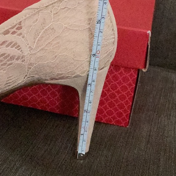 Beautiful Kelly & Katie pump size 9M - Picture 5 of 12